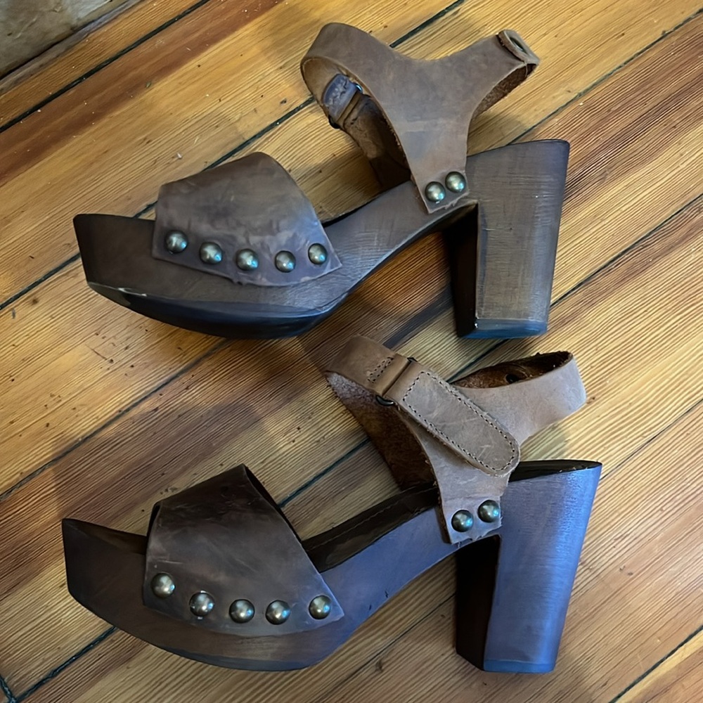Mila Paoli wooden platform sandals